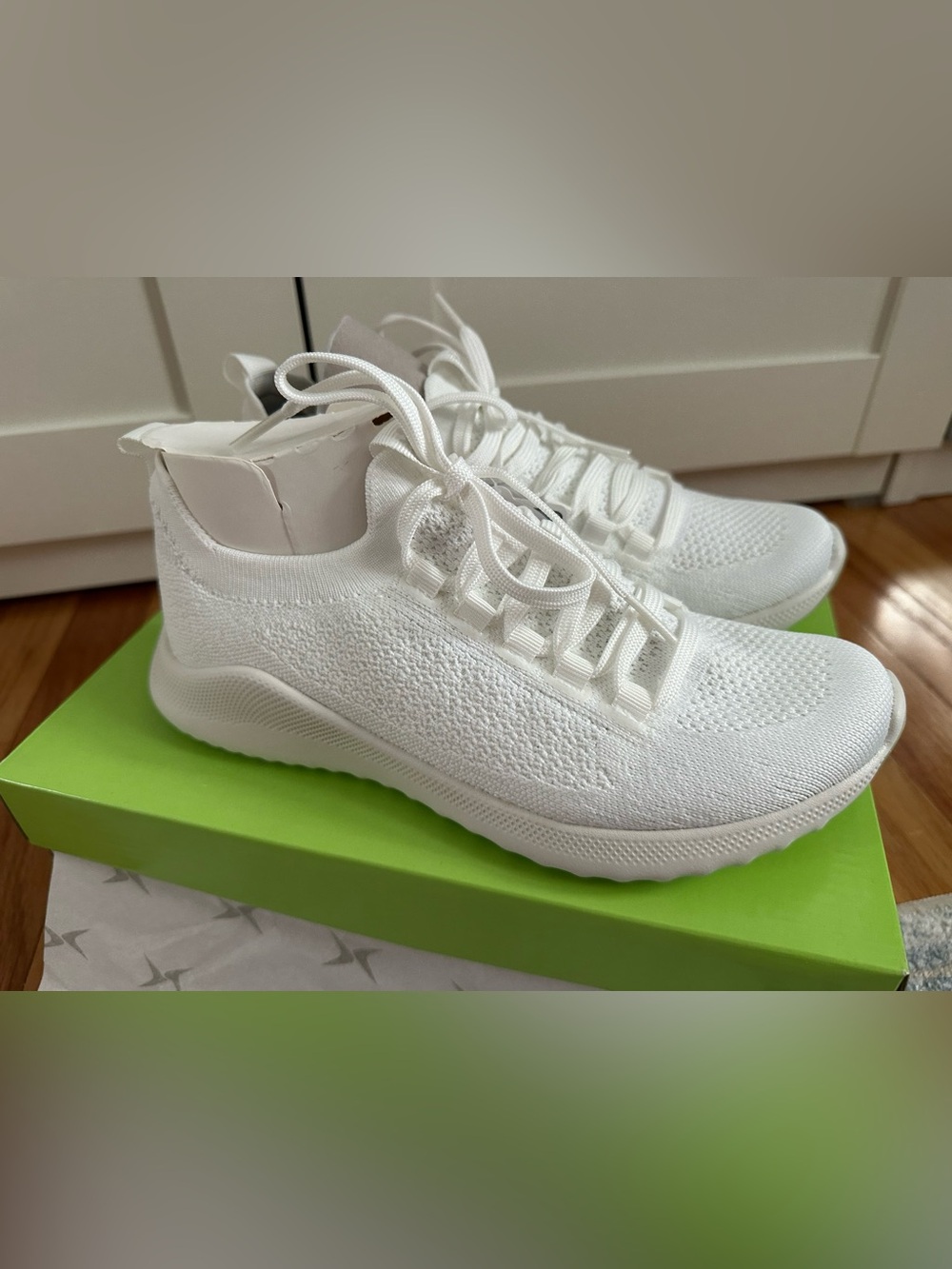 ✨NWT✨Aetrex White Knit Arch Support Sneakers